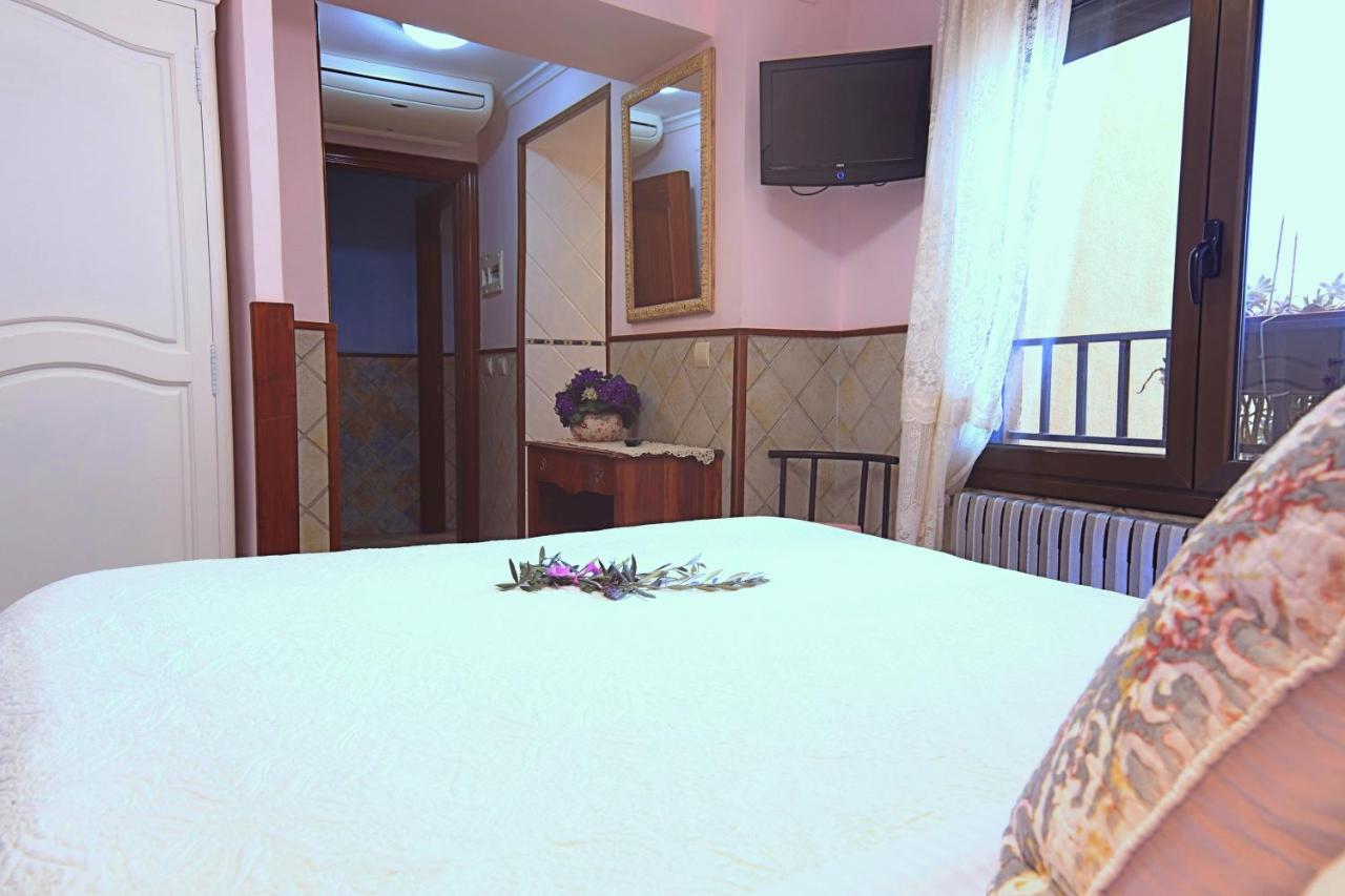 Estudios Casa Lola De Talarn Bagian luar foto